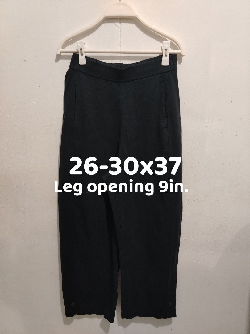 Uniqlo U Wide Sweatpants (Black) (Category: Other Bottoms) located in Paranaque City. Submitted by acexjheapparel (Listing ID 1464432528, Image 1). Description: •For interested only •Don't inquire if not interested •Low ballers will be ignored •Size and Price Already Indicated to this Post •Check before you Chat •Condition 9/10 •MOP: Gcash •MOD: Lalamove (open for COD) or J&T (Payment first plus SF) •Check photos for legitimacy of the item(s).