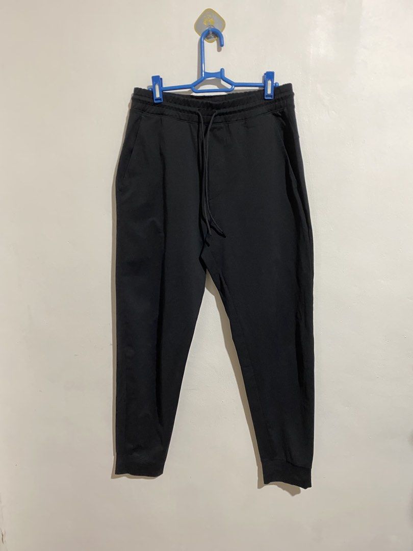 Uniqlo Ultra Stretch Active Jogger Pants (Category: Joggers) located in Naga. Submitted by threadedtreasures (Listing ID 1464378866, Image 3). Description: Good as new! For Men size Small If women size: M-L .