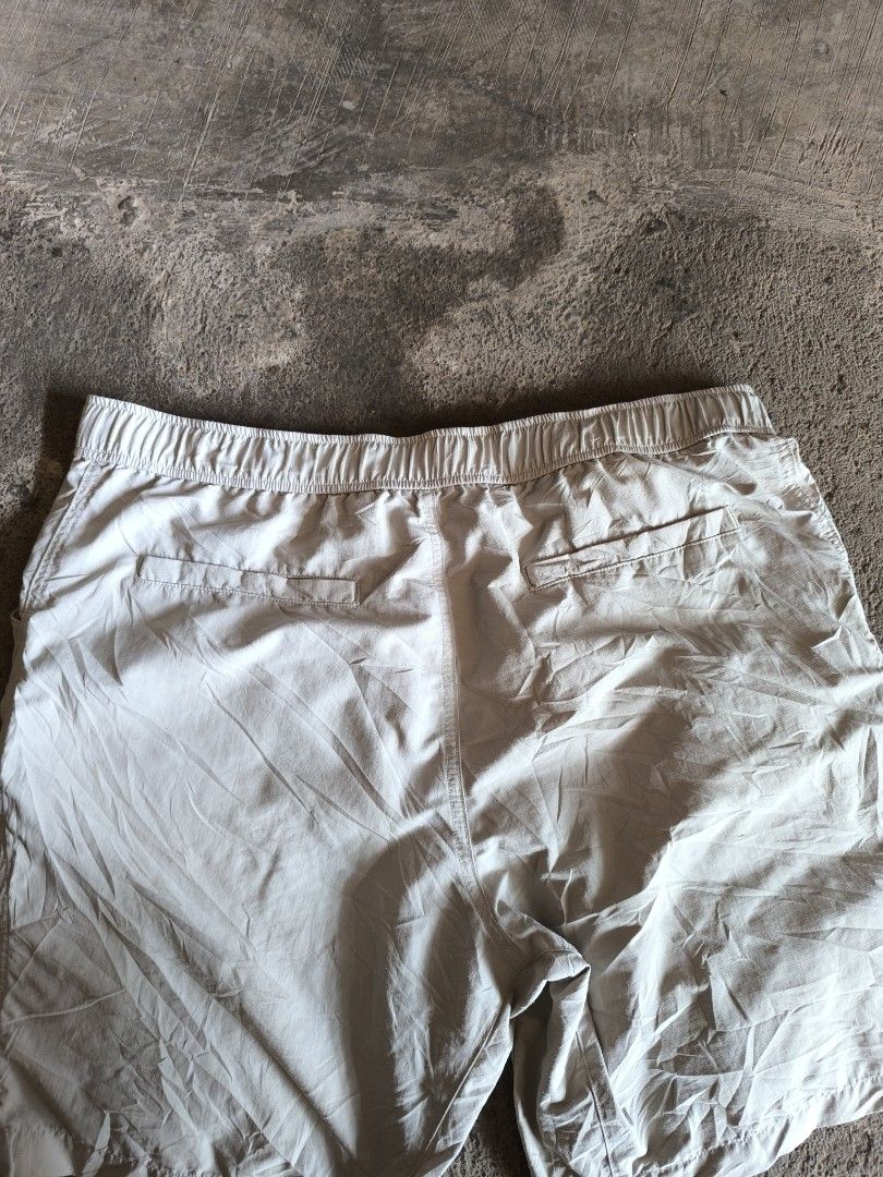 UNIQLO GEARED SHORTS (Category: Shorts) located in Cotabato. Submitted by sentimentalgoodz (Listing ID 1464406141, Image 3). Description: UNIQLO GEARED SHORTS 9/10 CONDITION FITS TO 32/34/36 NO FLAWS.