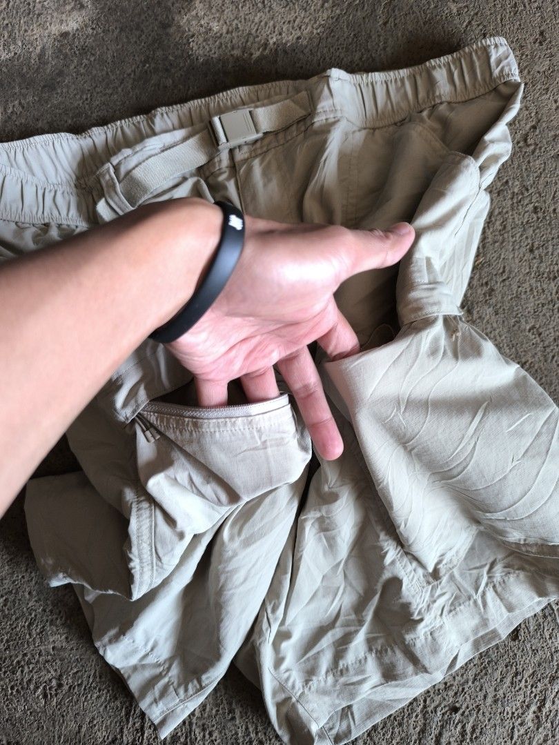 UNIQLO GEARED SHORTS (Category: Shorts) located in Cotabato. Submitted by sentimentalgoodz (Listing ID 1464406141, Image 2). Description: UNIQLO GEARED SHORTS 9/10 CONDITION FITS TO 32/34/36 NO FLAWS.