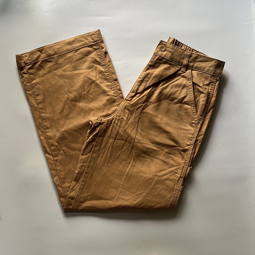 Uniqlo Utility Work Pants in Brown (Category: Trousers) located in Caloocan City. Submitted by michaelmojicaa (Listing ID 1464523895, Image 1). Description: Uniqlo Utility Work Pants in Brown Medium Waist 28-32 Length 39 Hem 10 Excellent condition No issue.