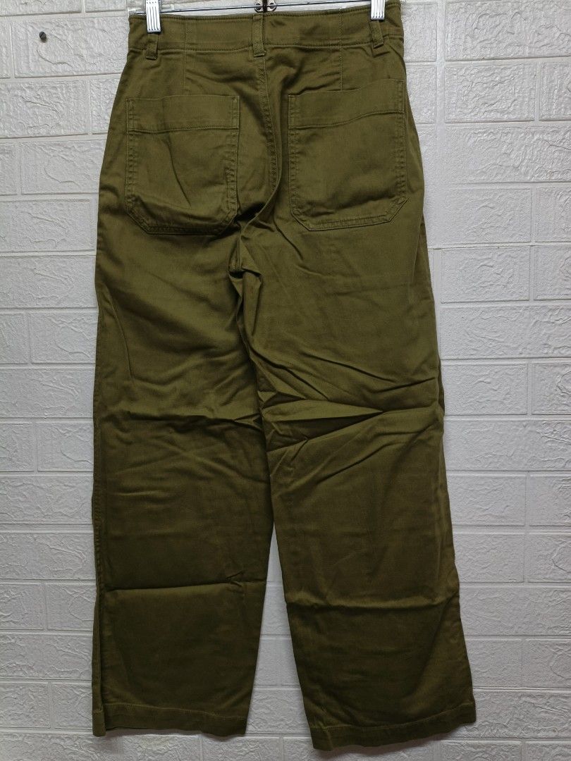 Uniqlo Women's Baker Pants‎✨ (Category: Jeans) located in Quezon City. Submitted by rod_raymundo (Listing ID 1464406607, Image 3). Description: Uniqlo Women's Baker Pants‎✨ ‎Size: Waist (61cm) Hip (88 cm) ‎Width: 25-27 Inches (Tape measurement) ‎Length: 38.5 Inches ‎Hem: 9.5 Inches ‎Color: 10/10 Olive Green (Color variation due to lighting) ‎Condition: As new condition ‎Price: 550 Pesos + SF ‎ ‎🚚 Shipping via J&T (with voucher and extra discount