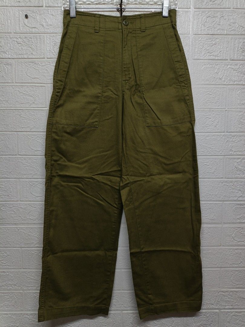 Uniqlo Women's Baker Pants‎✨ (Category: Jeans) located in Quezon City. Submitted by rod_raymundo (Listing ID 1464406607, Image 2). Description: Uniqlo Women's Baker Pants‎✨ ‎Size: Waist (61cm) Hip (88 cm) ‎Width: 25-27 Inches (Tape measurement) ‎Length: 38.5 Inches ‎Hem: 9.5 Inches ‎Color: 10/10 Olive Green (Color variation due to lighting) ‎Condition: As new condition ‎Price: 550 Pesos + SF ‎ ‎🚚 Shipping via J&T (with voucher and extra discount