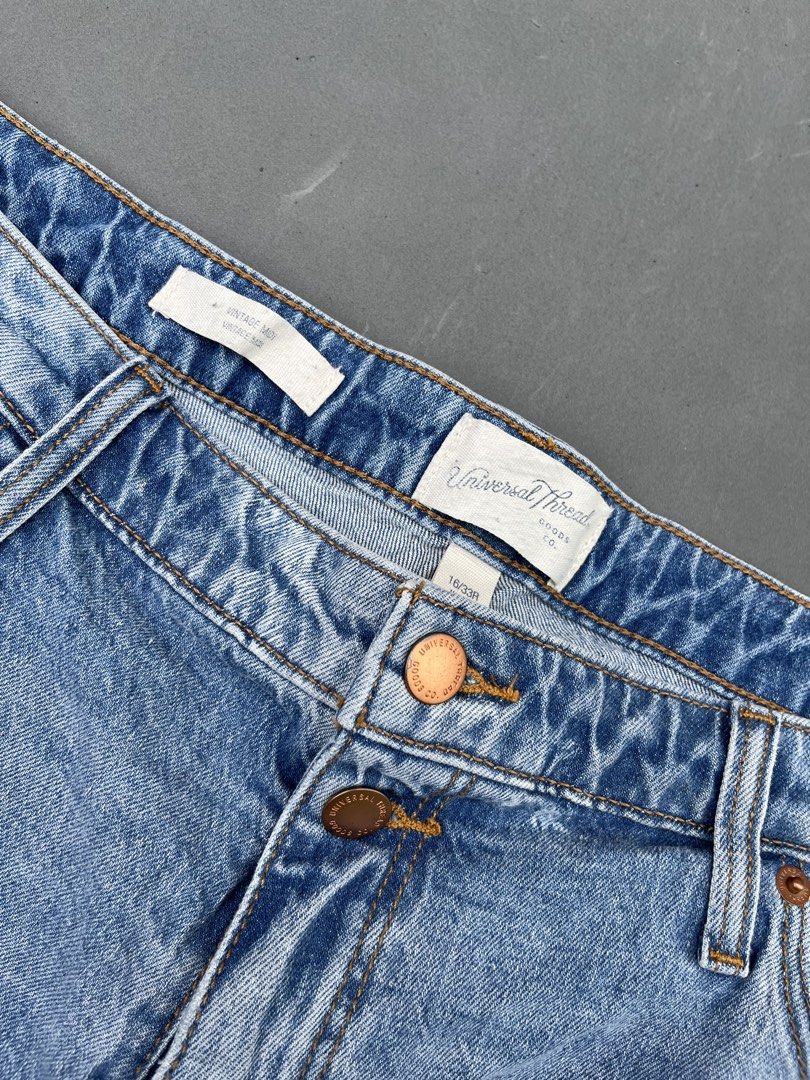 UNIVERSAL THREAD DENIM SHORT (Category: Shorts) located in Quezon City. Submitted by kentstuff (Listing ID 1464420804, Image 2). Description: UNIVERSAL THREAD Waist: 40-42 Length: 14.5 Leg Hole: 14 Condition: Excellent CR: 9.8/10 Issue: ❌.