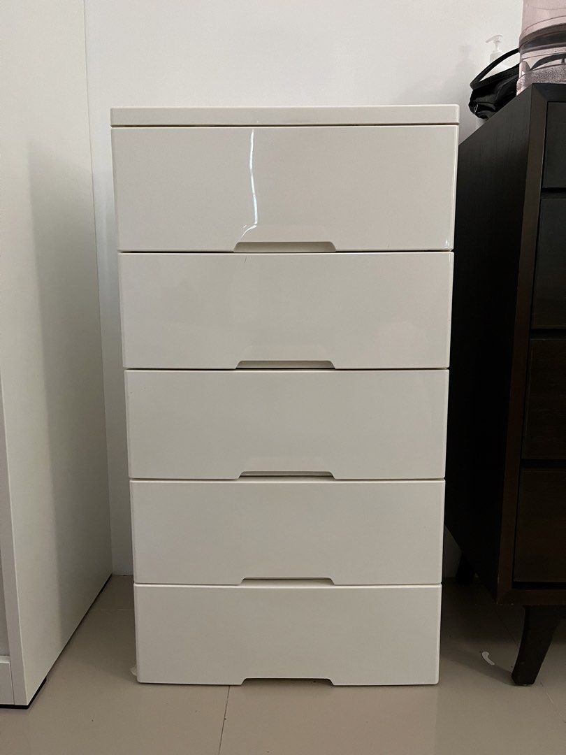 URATEX White 5-Drawer Plastic Storage Cabinet (Category: Shelves, Cabinets & Racks) located in Cavite. Submitted by bihnibini (Listing ID 1464409562, Image 2). Description: - LAST PRICE POSTED -White plastic storage cabinet with 5 drawers. - Ideal for organizing clothes, toys, or other household items. - Drawers slide smoothly for easy access. - Still in good, working condition. - LAST PRICE POSTED.