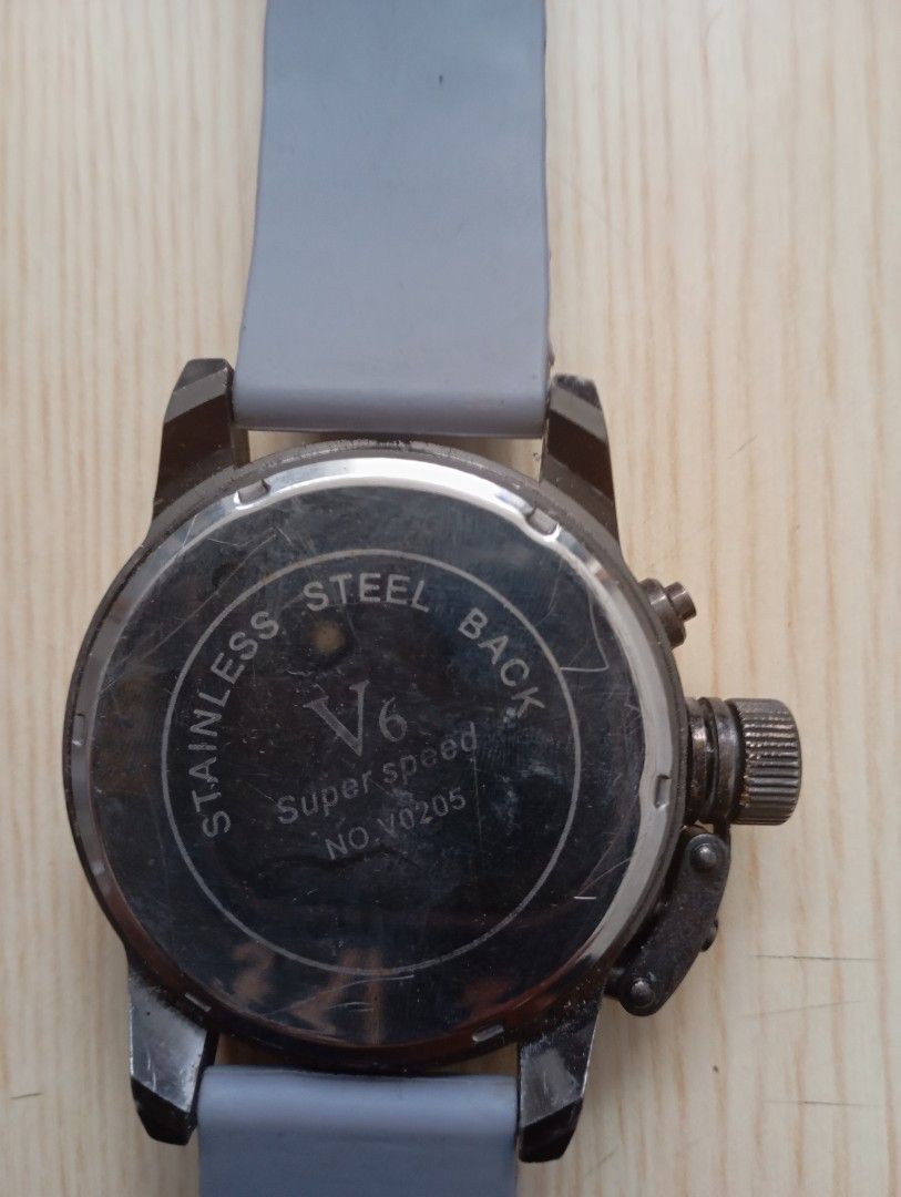 V6 big size (Category: Men's Watches) located in Las Pinas. Submitted by the_recycle_shop (Listing ID 1464412011, Image 2). Description: Good working condition with battery.