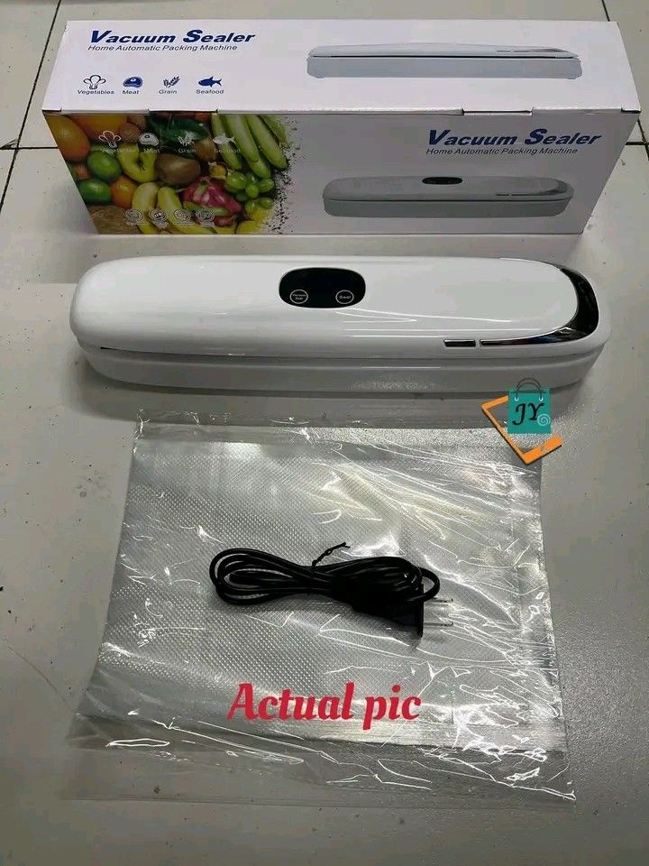 Vacuum Sealer with Timer (Category: Other Kitchen Appliances) located in Makati City. Submitted by oideme (Listing ID 1464477548, Image 1). Description: .