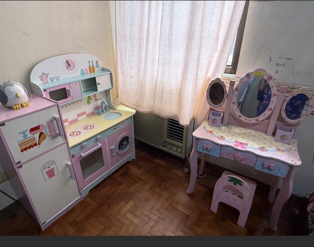 Vanity and Kitchen Set (Category: Announcements) located in Makati City. Submitted by ziahbelle (Listing ID 1464524304, Image 1). Description: Kitchen and Vanity Set preloved RFS - hindi na nagagamit, for display lang. .