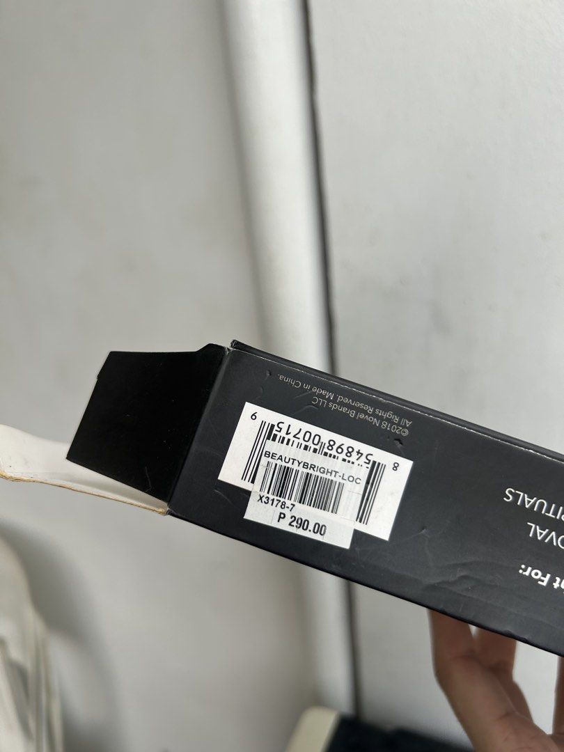 Vanity Mirror Beauty Light (Category: Mirrors) located in Paranaque City. Submitted by simplylizzy (Listing ID 1464384556, Image 2). Description: brand new bought for 290 suction included mught need to replace.