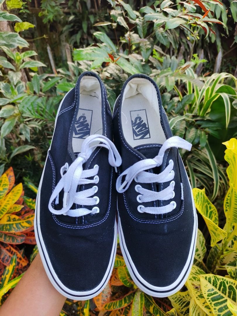 Vans Authentic Black White Sneakers (Category: Sneakers) located in Zamboanga. Submitted by romantic_sole2026 (Listing ID 1464439163, Image 2). Description: Size US 8.5 Mens Good condition .
