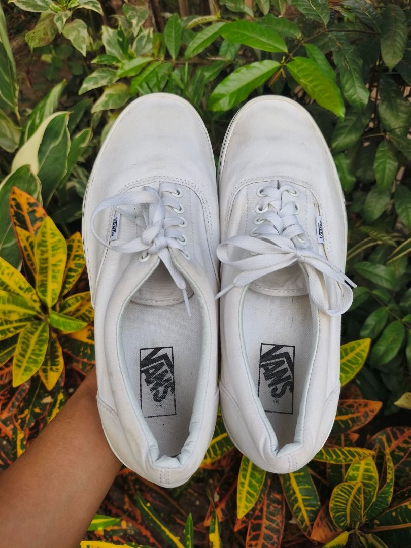 Vans Authentic White Canvas Sneakers Men's US 10 (Category: Sneakers) located in Zamboanga. Submitted by romantic_sole2026 (Listing ID 1464441708, Image 3). Description: Size: US10 /EUR 44 Need wash only.