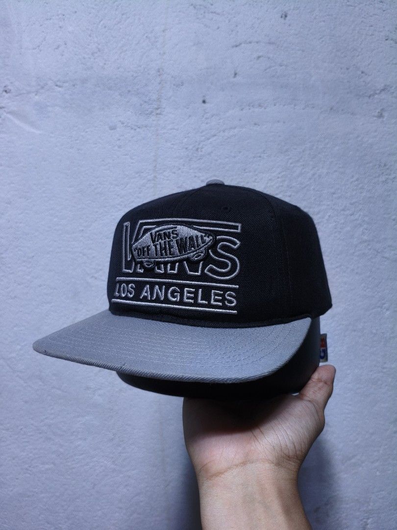 Vans Off The Wall x Starter Cap (Category: Caps & Hats) located in Malilipot. Submitted by aronbigorn96320 (Listing ID 1464470327, Image 1). Description: - Black and grey Vans snapback cap - Features 'Vans Off The Wall Los Angeles' embroidery on the front - Starter logo on the back - Adjustable snap closure for a custom fit - One size fits all - Made in Bangladesh - 80% Acrylic 20% Wool Material - 4 Motholes - Need change snap ( meron akong snap 