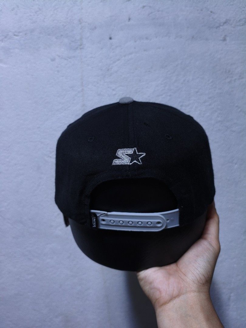 Vans Off The Wall x Starter Cap (Category: Caps & Hats) located in Malilipot. Submitted by aronbigorn96320 (Listing ID 1464470327, Image 2). Description: - Black and grey Vans snapback cap - Features 'Vans Off The Wall Los Angeles' embroidery on the front - Starter logo on the back - Adjustable snap closure for a custom fit - One size fits all - Made in Bangladesh - 80% Acrylic 20% Wool Material - 4 Motholes - Need change snap ( meron akong snap 