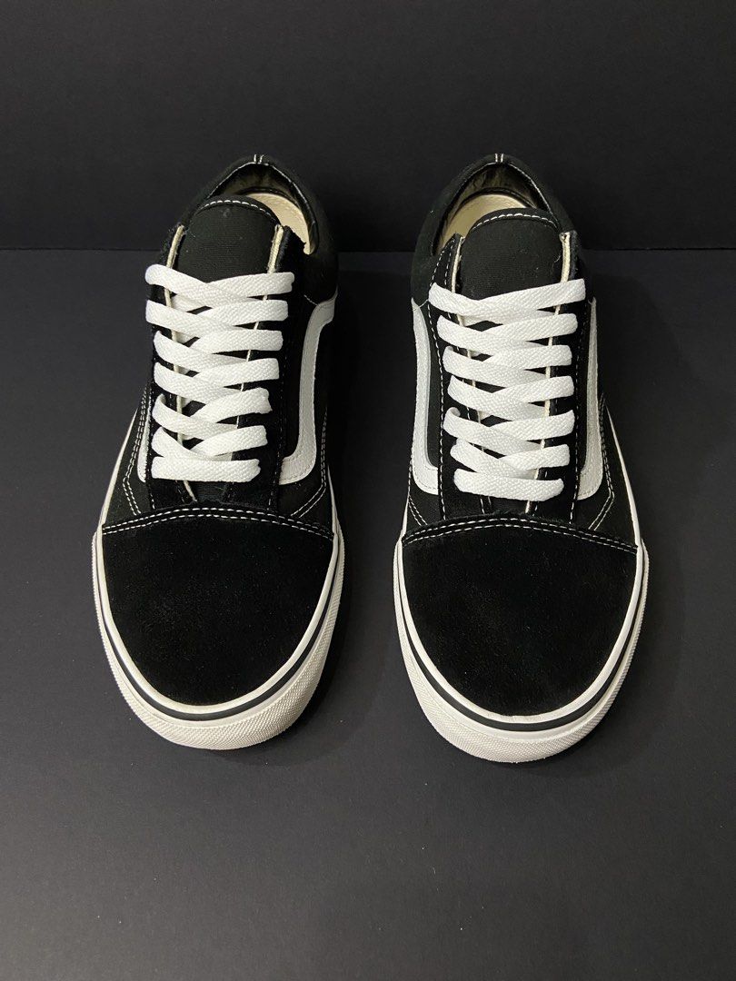 Vans Old Skool Black and White (Category: Sneakers) located in Cebu City. Submitted by jvlz97 (Listing ID 1464449722, Image 3). Description: Excellent Condition No Box.