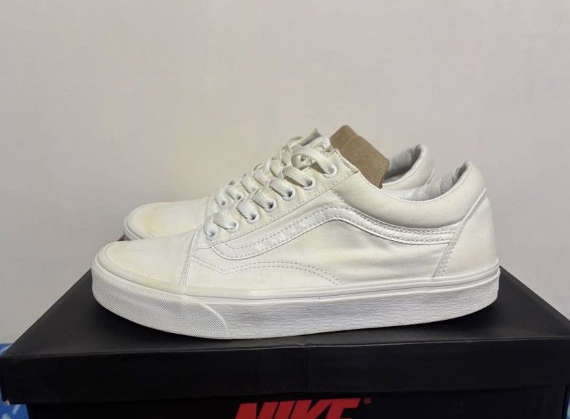 Vans Oldskul Triple White (Category: Sneakers) located in Mabalacat. Submitted by mixx-stuff (Listing ID 1464460698, Image 1). Description: .