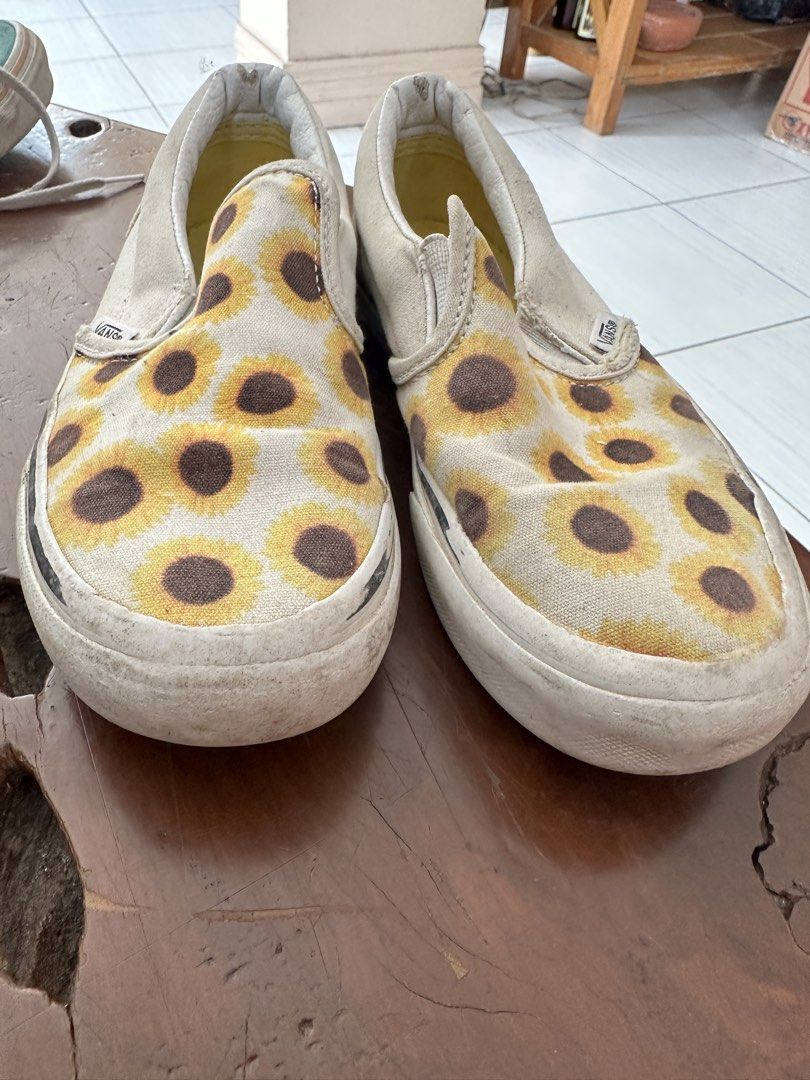 Vans Slip-On Sunflower Print Shoes (Category: Babies & Kids Fashion) located in Leyte. Submitted by handmedownp (Listing ID 1464383813, Image 3). Description: - Classic Vans slip-on style - Fun all-over sunflower print (white canvas with yellow & brown sunflowers) - Elastic side accents for easy on and off - Durable rubber sole - Ideal for casual outings and everyday wear Condition as is sa pic :) needs washing.