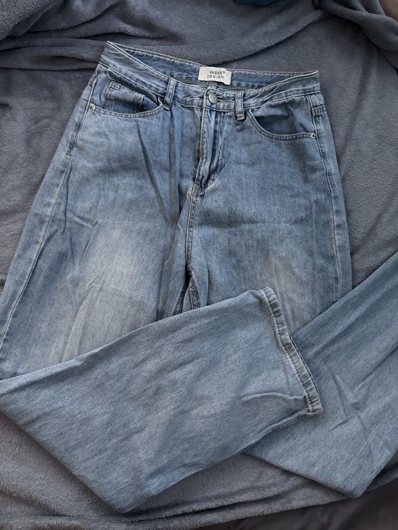 Vasse Design Light Wash Wide Leg Jeans (Category: Jeans) located in Manila. Submitted by razshen_29 (Listing ID 1464486898, Image 1). Description: Waist: 26.8 inches Length: 41.3 inches - Brand: Vasse Design - Color: Light wash denim - Fit: Relaxed, wide-leg - Style: Casual, versatile for pairing with tops and sneakers.
