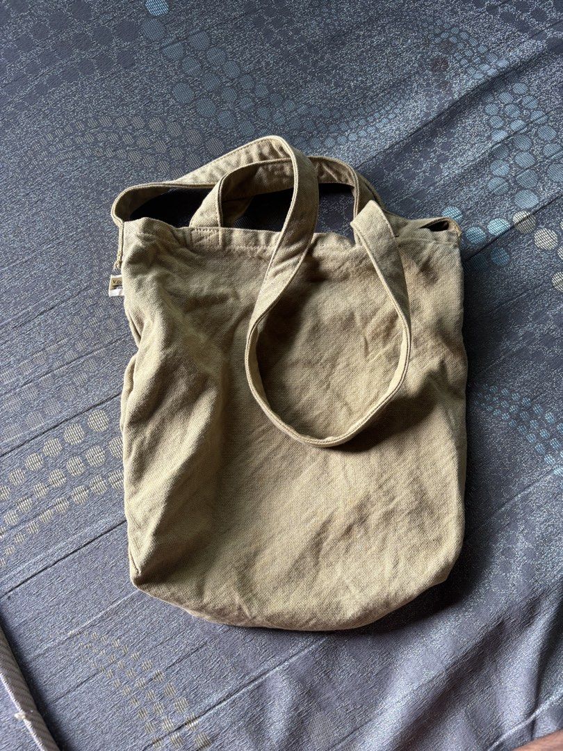 VDLC Japan made two new way bag (Category: Sling Bags) located in Tagbilaran City. Submitted by noeeeelll (Listing ID 1464420466, Image 1). Description: In excellent condition No issue Needs wash.