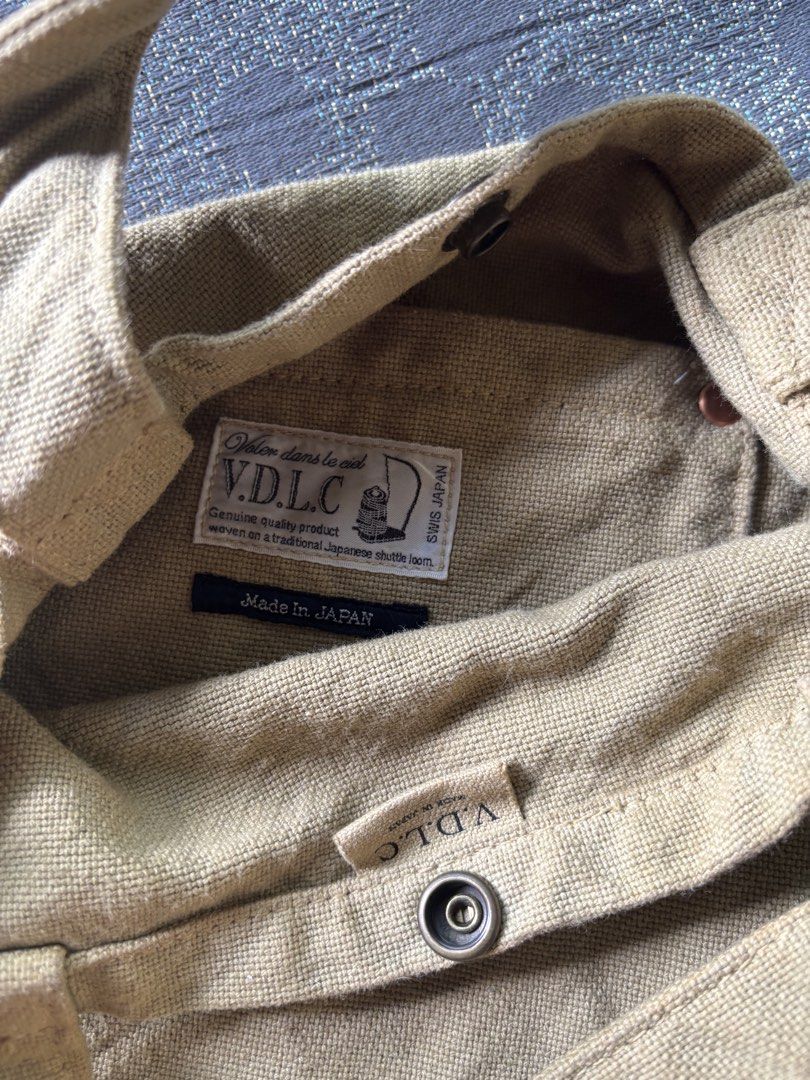 VDLC Japan made two new way bag (Category: Sling Bags) located in Tagbilaran City. Submitted by noeeeelll (Listing ID 1464420466, Image 3). Description: In excellent condition No issue Needs wash.