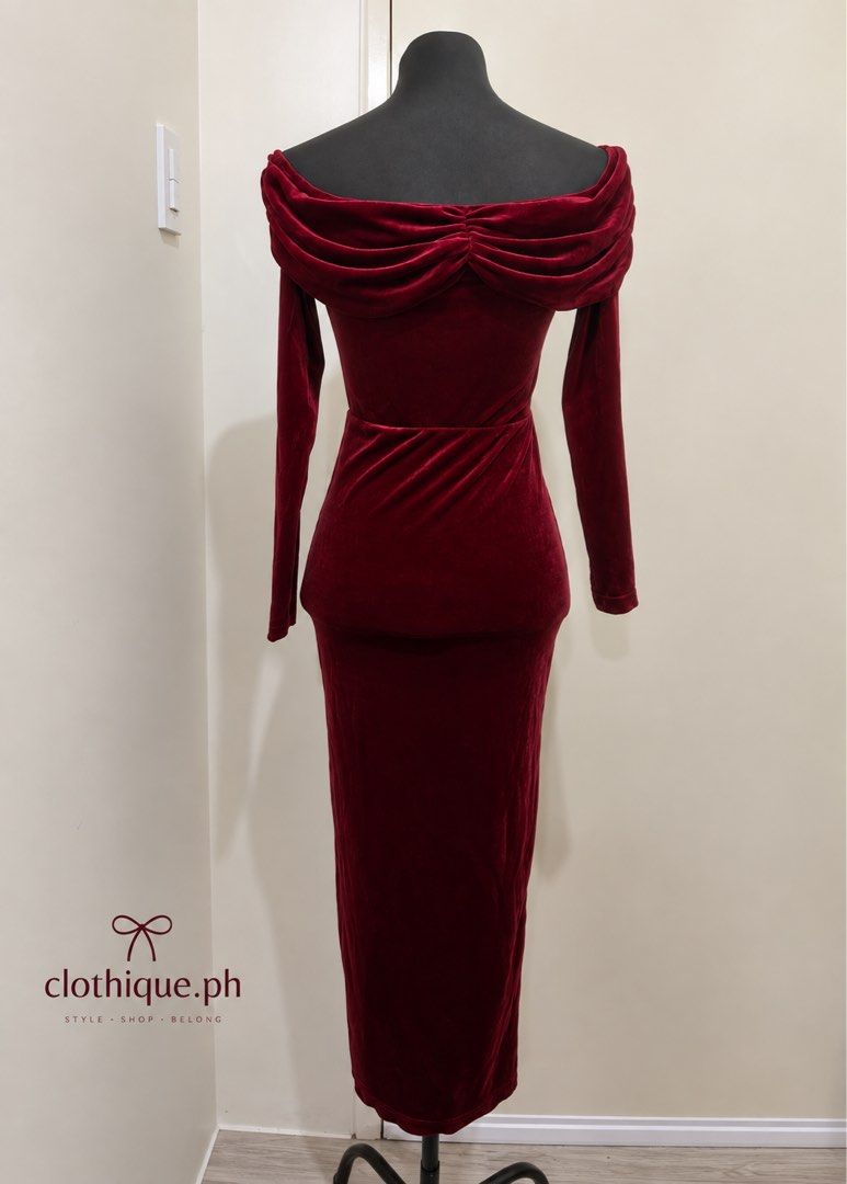 Velvet Dress (Category: Dresses) located in Makati City. Submitted by clothique.ph (Listing ID 1464436601, Image 3). Description: ୨୧ ˚₊‧ 𝓥𝓮𝓵𝓿𝓮𝓽 𝓓𝓻𝓮𝓼𝓼 ˚₊‧୨୧ 𐙚 𝓛𝓾𝔁𝓮 • 𝓔𝓵𝓮𝓰𝓪𝓷𝓽 • 𝓕𝓮𝓶𝓲𝓷𝓲𝓷𝓮 ✨ ♡ 𝓑𝓻𝓪𝓷𝓭 𝓝𝓮𝔀 ♡ 𝓦𝓲𝓽𝓱 𝓘𝓷𝓭𝓲𝓿𝓲𝓭𝓾𝓪𝓵 𝓟𝓸𝓾𝓬𝓱 🛍️ ♡ 𝓑𝓮𝓼𝓽 𝓕𝓲𝓽: 𝓢𝓶𝓪𝓵𝓵 🎀 𐙚 𝓢𝓸𝓯𝓽 𝓿𝓮𝓵𝓿𝓮𝓽 𝓽𝓮𝔁𝓽𝓾𝓻𝓮 𝔀𝓲𝓽𝓱 𝓪 𝓵𝓾𝔁𝓾𝓻𝓲𝓸𝓾𝓼 𝓪𝓷𝓭 𝓮𝓵𝓮𝓰𝓪𝓷𝓽 𝓿𝓲𝓫𝓮 — 𝓹𝓮𝓻𝓯𝓮𝓬𝓽 𝓯𝓸𝓻 𝓪 𝓼𝓸