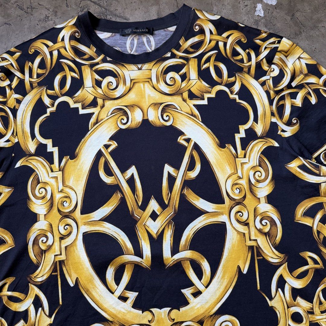 Versace - 2018 Baroque Print Shirt (Category: Tshirts & Polo Shirts ) located in Cavite. Submitted by 4118.ph (Listing ID 1464388366, Image 3). Description: Medium 9/10 condition, minor pinhole Width 20.7” Length 26”.