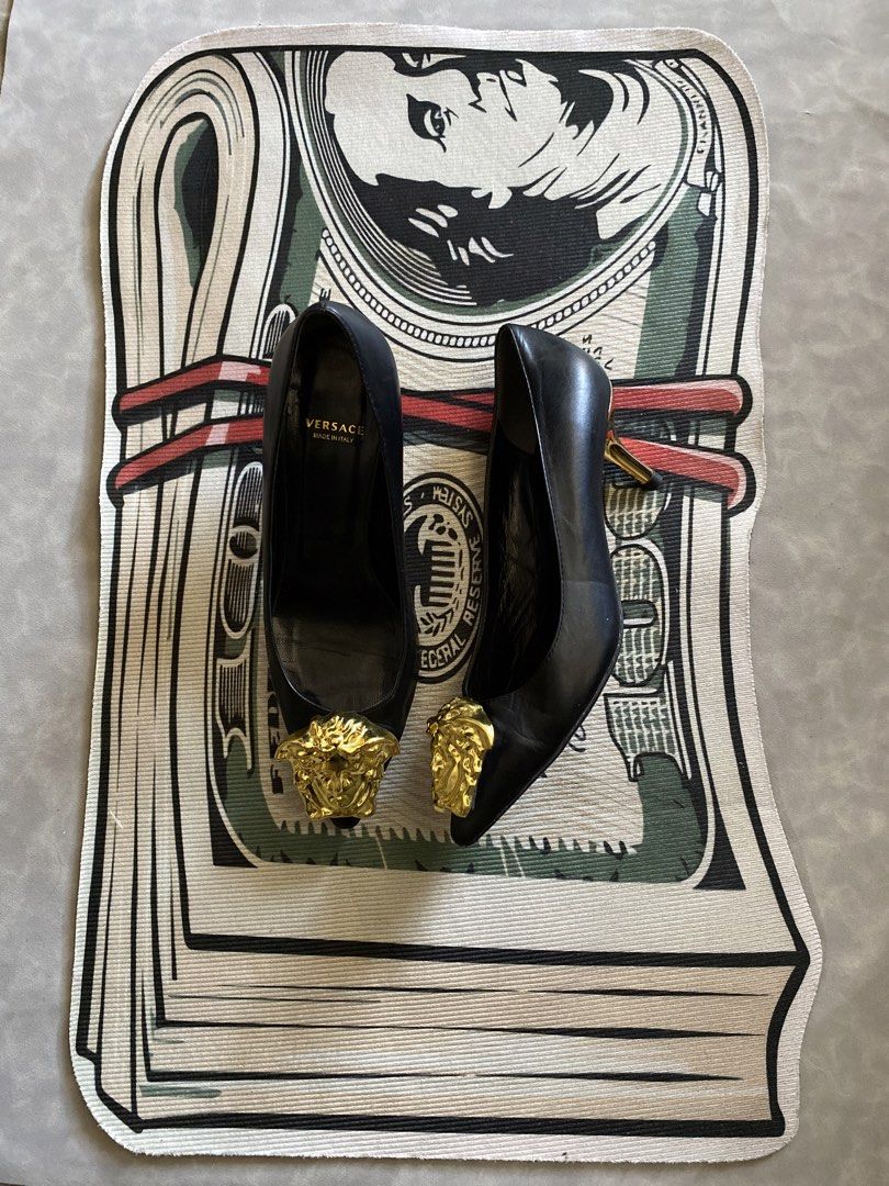 Versace La Medusa pumps (Category: Heels) located in San Carlos. Submitted by ddri.pshop (Listing ID 1464465386, Image 1). Description: size 36 euro 22.5-23cm excellent condi .