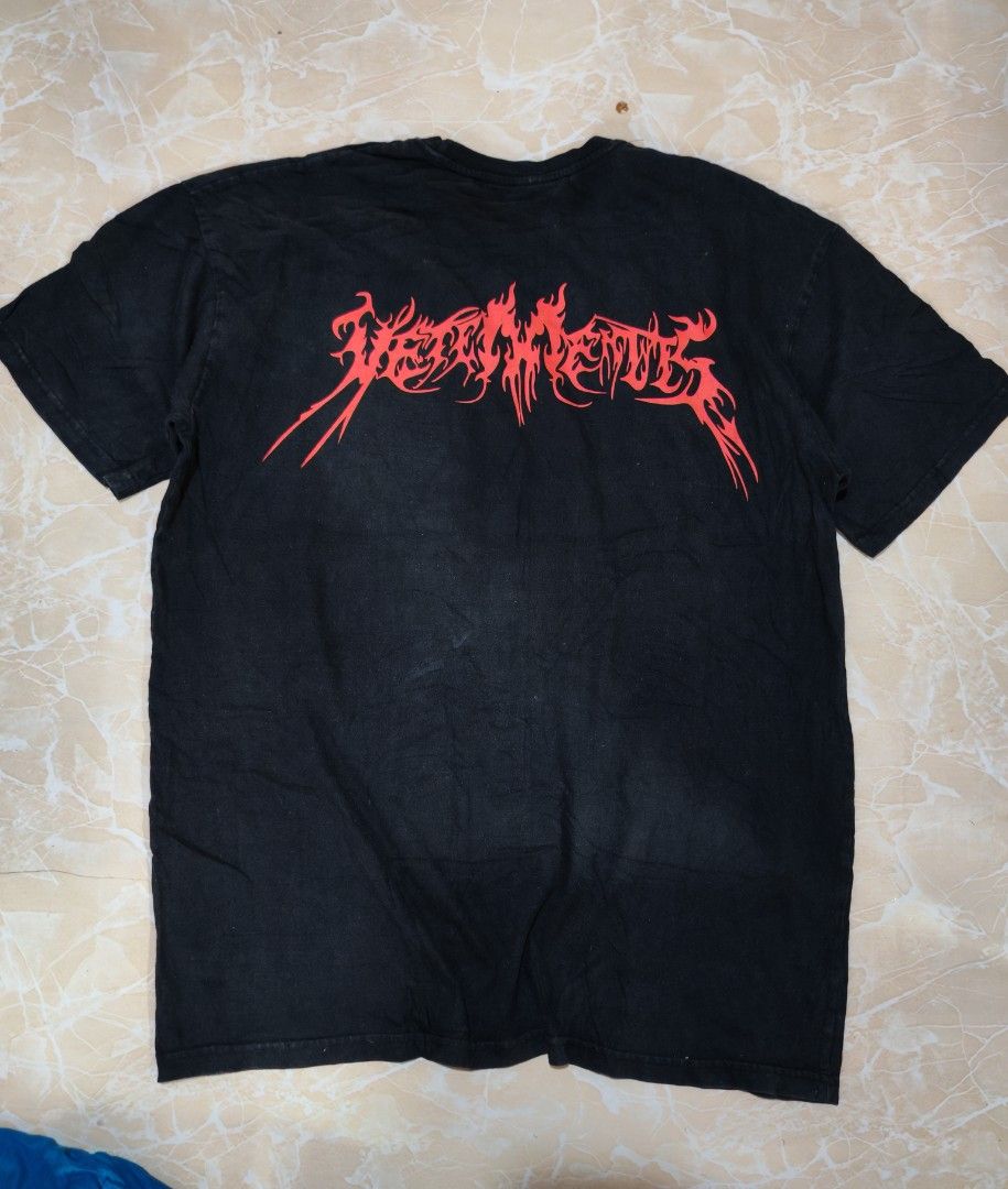 Vetements skull tee (Category: Tshirts & Polo Shirts ) located in Cotabato. Submitted by rayhan.thriftee (Listing ID 1464457965, Image 2). Description: Vetements size XL 24*31 dimes good condition no major issue 800.