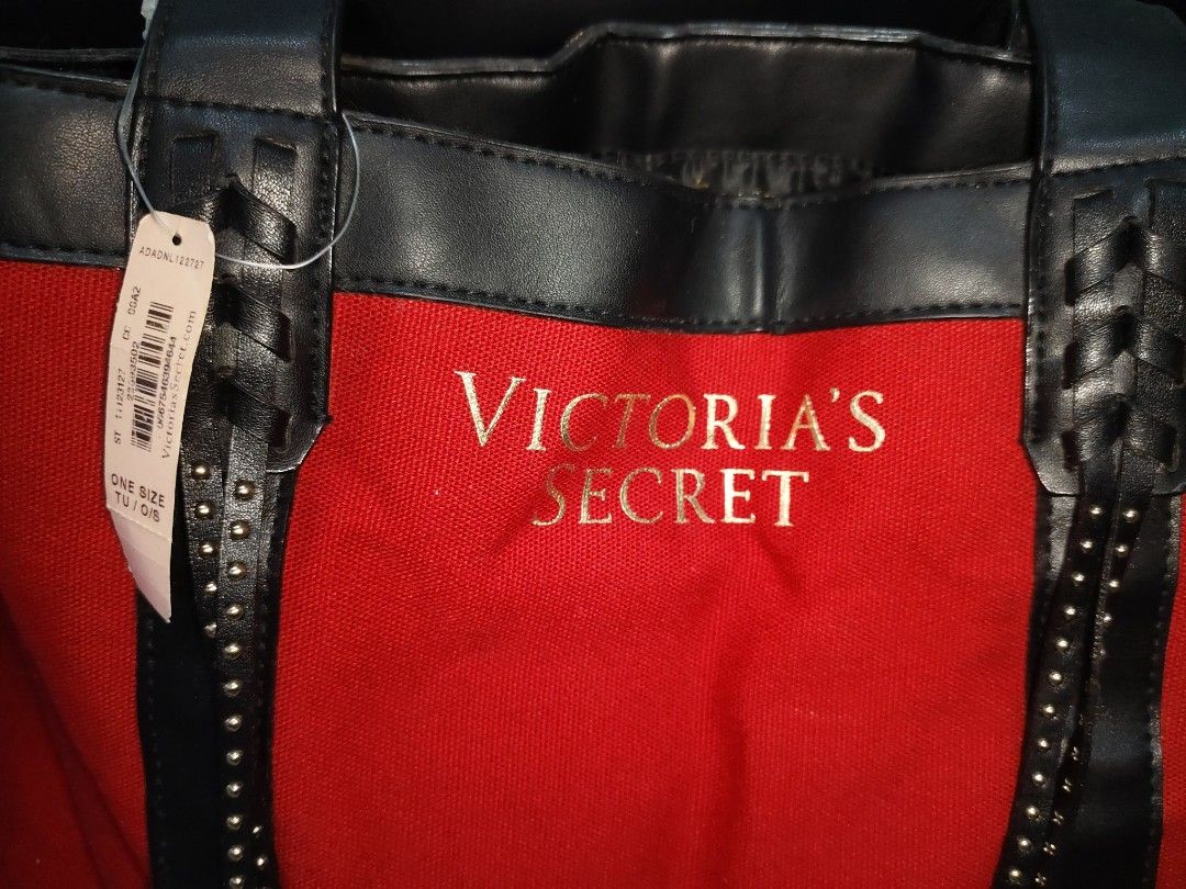 VICTORIA'S SECRET BAG (Category: Luxury Bags & Wallets) located in Manila. Submitted by faye_cutedeclutter (Listing ID 1464528981, Image 3). Description: Victoria's Secret bag brand new with tag 10/10 condition.