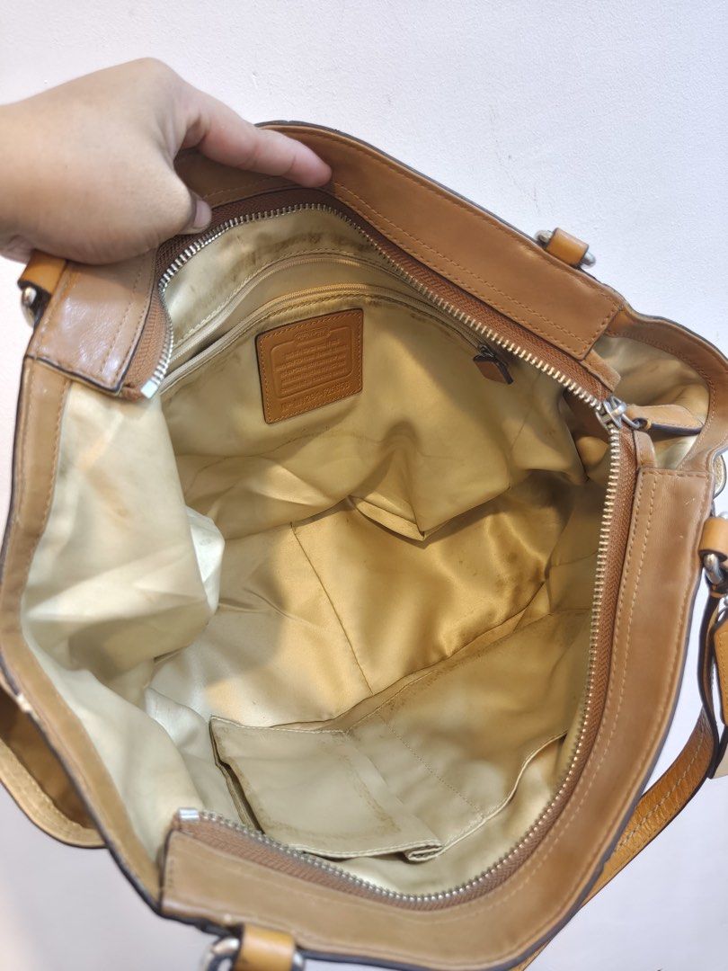 VINTAGE (Category: Luxury Bags & Wallets) located in Manila. Submitted by laizacollections (Listing ID 1464462838, Image 2). Description: .