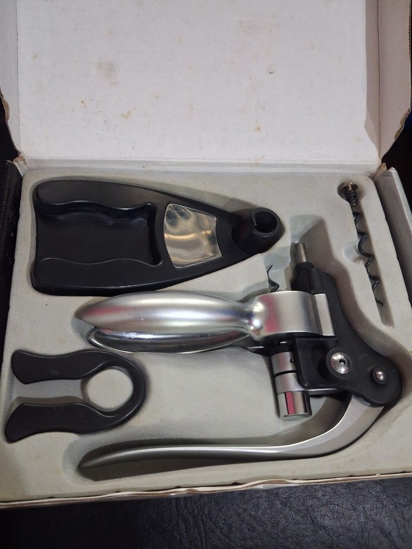 Vintage 3 pc Corkscrew Wine Bottle Opener (Category: Wine Cellar & Storage) located in Mandaluyong City. Submitted by daddyjpanlilio24 (Listing ID 1464412891, Image 3). Description: P 250 FIX PRICE+sf 3 pc Heavy Duty Imported Wine Bottle Opener Old stock Hind nagamit Material:metal, plastic No issue Mandaluyong Shipping/Payment: Gcash/Maya/Bdo/Bpi JNT payment 1st no COD Lalamove payment upon rider pick up.