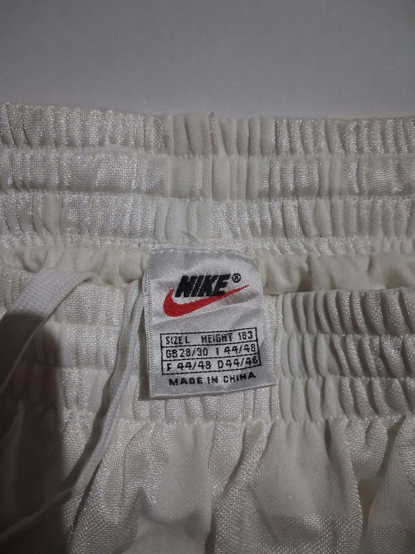 Vintage 90s Nike Active Shorts #14 (Category: Activewear) located in Tubigon. Submitted by idotripp (Listing ID 1464468808, Image 1). Description: 💰 499 shipped Vintage 90s Nike Active Shorts #14 ✅ LEGIT Size L on tag / Fits M-L Waist: 28-32 garter + lace Length: 16.5 (Above knee) 9/10 Color rate issue: crackprint Fabric: Shiny jacquard - 90s original Authentic - Vintage Nike tag + embroidered swoosh.