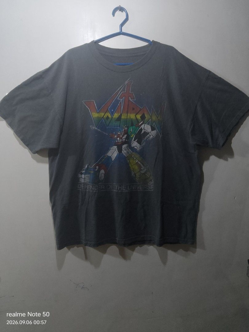 Vintage anime shirt Voltron (Category: Tshirts & Polo Shirts ) located in San Ildefonso. Submitted by cristopherthrifts (Listing ID 1464476360, Image 1). Description: Vintage anime shirt Voltron -Size W 22 L 26 -single stitch -dark gray in color -perfect for vintage anime shirt collector.