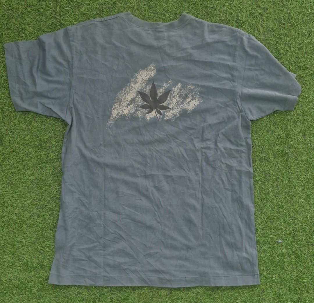 Vintage boast usa weed tee (Category: Tshirts & Polo Shirts ) located in Pili. Submitted by the_g_thrift (Listing ID 1464430147, Image 2). Description: size medium on tag dimes: 21 x 28 singlr stitch all the way.