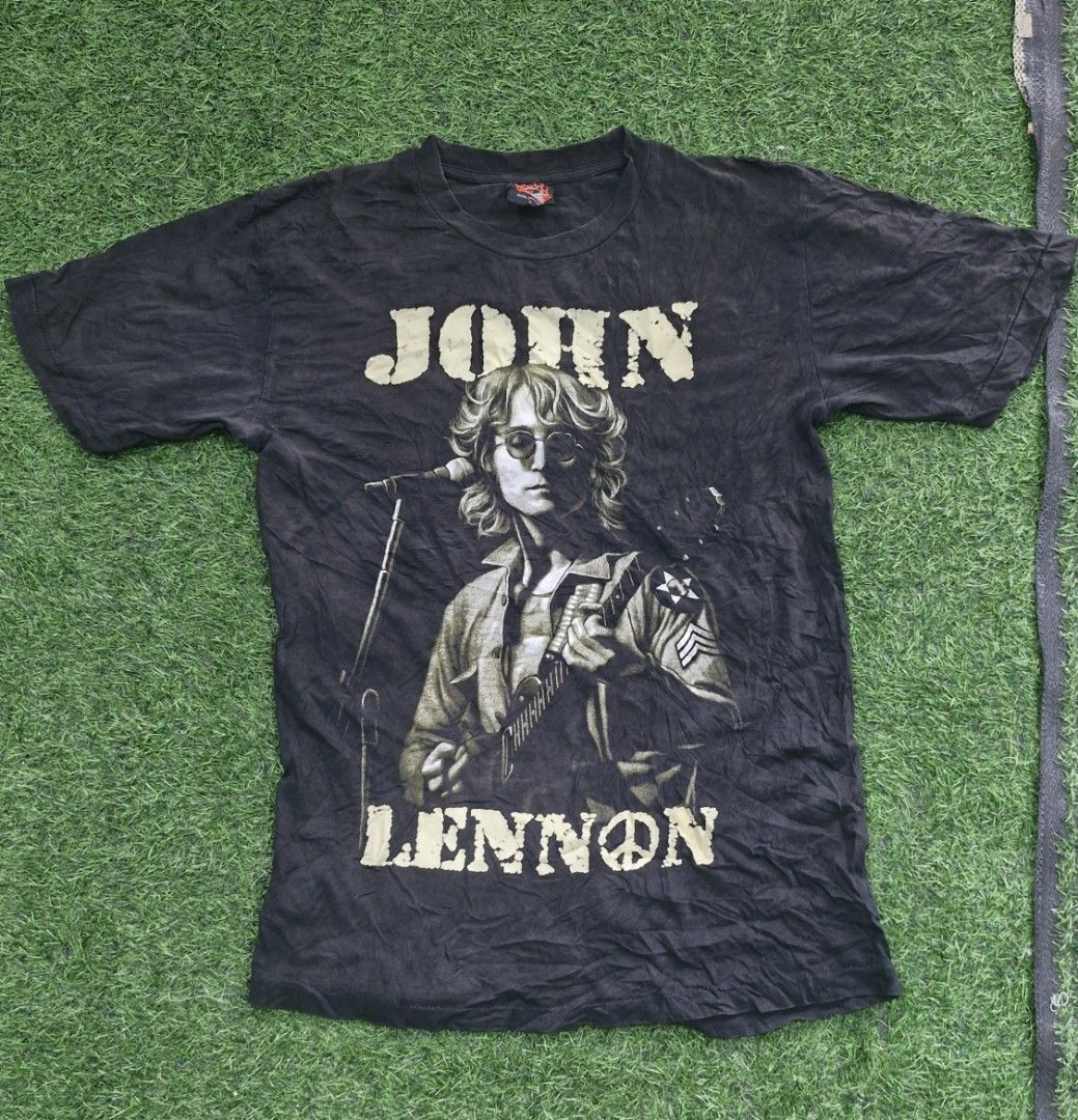 Vintage bootleg john lenon (Category: Tshirts & Polo Shirts ) located in Pili. Submitted by the_g_thrift (Listing ID 1464435825, Image 1). Description: size large on tag dimes: 21 x 30.