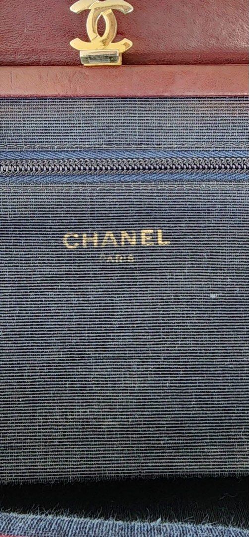 VINTAGE CHANEL (Category: Luxury Bags & Wallets) located in Koronadal. Submitted by zyxarvie (Listing ID 1464468266, Image 2). Description: Authentic ✅ With authenticity card dm Excellent condition This is vintage .