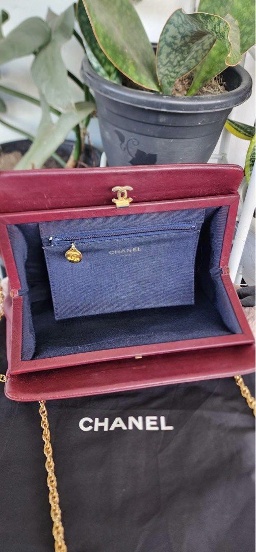 VINTAGE CHANEL (Category: Luxury Bags & Wallets) located in Koronadal. Submitted by zyxarvie (Listing ID 1464468266, Image 3). Description: Authentic ✅ With authenticity card dm Excellent condition This is vintage .