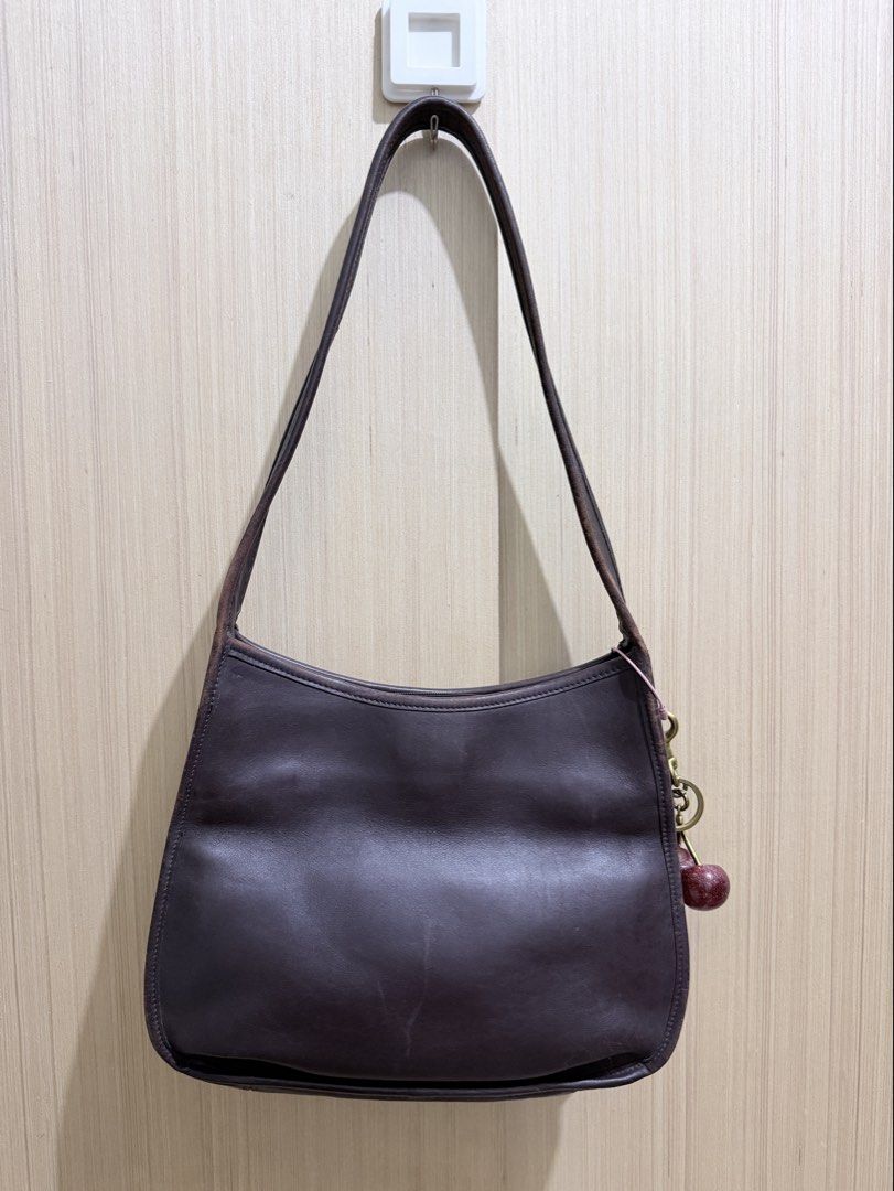 Vintage Coach Ergo 9047 (Category: Luxury Bags & Wallets) located in Floridablanca. Submitted by jasdecluttershop (Listing ID 1464476924, Image 2). Description: ORIGINAL ERGO VINTAGE COACH 9047 Calling my co-lovers of Vintage coach bags. This bag needs someone who can pamper and use her more. ❗️Price is negotiable, just drop a message. ❗️For more detailed photos, please send a message. ❗️Please set your expectations since this bag is already VINT