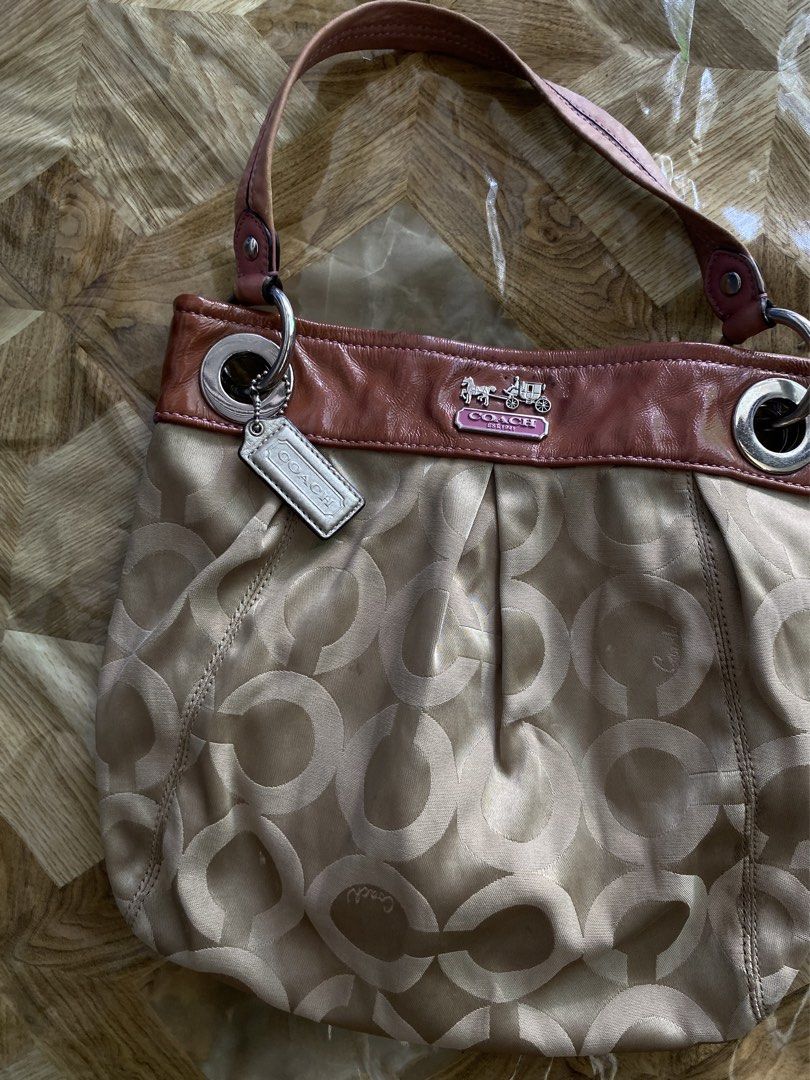 Vintage Coach Madison (Category: Shoulder Bags) located in Davao. Submitted by workmensph (Listing ID 1464503004, Image 2). Description: Rank C.