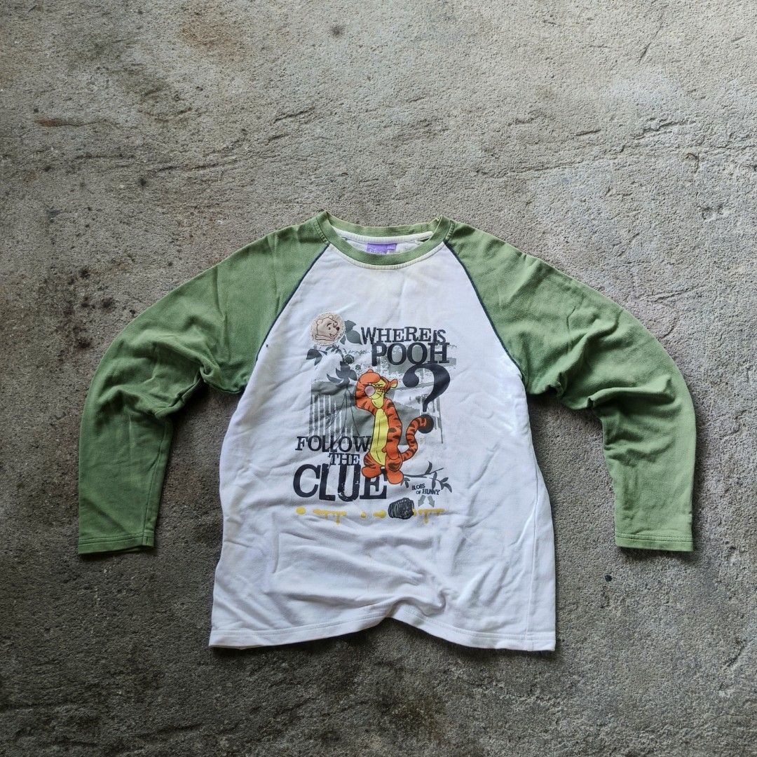 Vintage Disney Longsleeves (Category: Activewear) located in San Marcelino. Submitted by ali_thriftzz (Listing ID 1464359534, Image 1). Description: Length-24 Width-18 Issue-yellowing sa may neckline 180+sf.