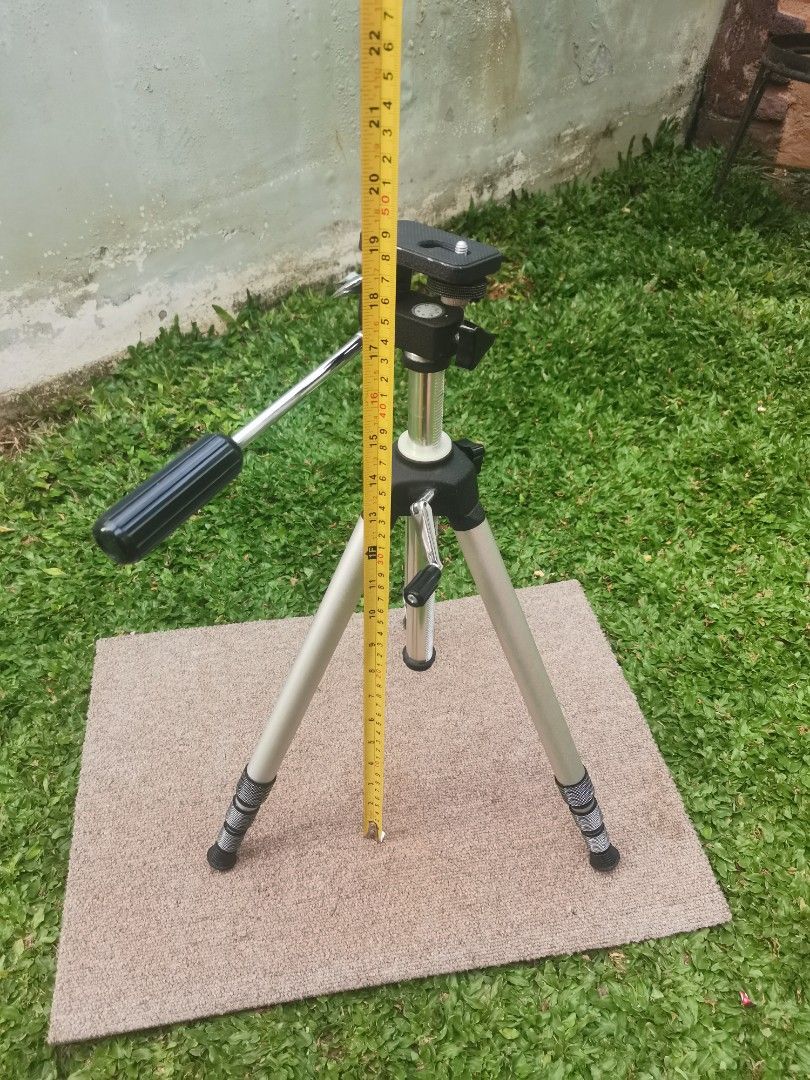 Vintage king cine elevating tripod king d/4 (Category: Tripods & Monopods) located in Quezon City. Submitted by mdgco (Listing ID 1464497562, Image 2). Description: Aluminum camera tripod, as pictured. ●Height: 42cm~130cm. ●Used. There are some scuffs and scratches, but I think it's in good condition. The tripod works without any problems.
