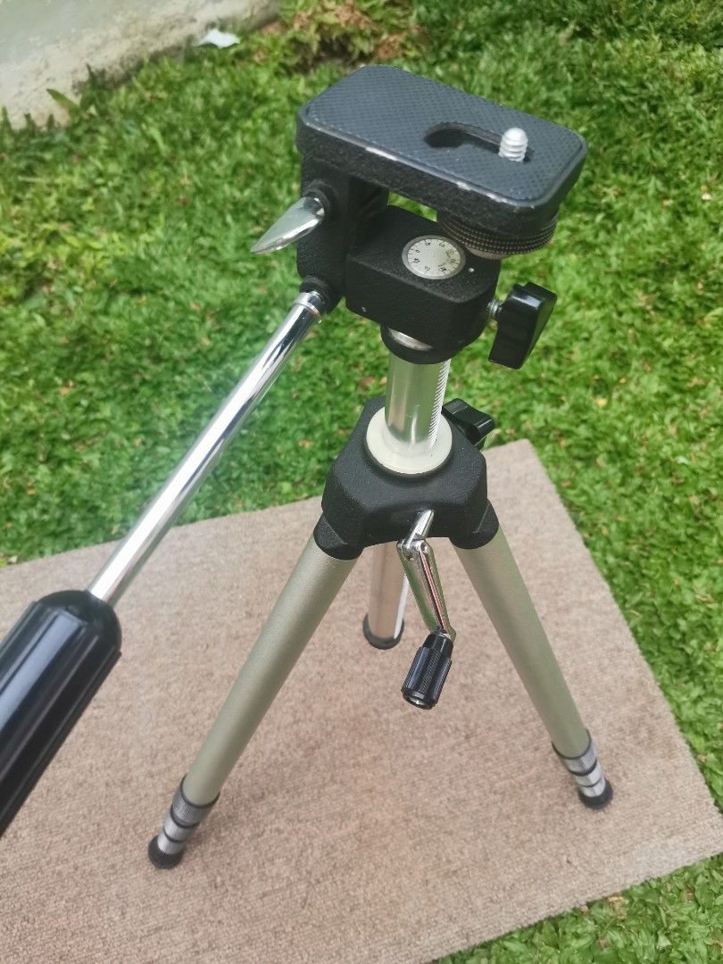 Vintage king cine elevating tripod king d/4 (Category: Tripods & Monopods) located in Quezon City. Submitted by mdgco (Listing ID 1464497562, Image 1). Description: Aluminum camera tripod, as pictured. ●Height: 42cm~130cm. ●Used. There are some scuffs and scratches, but I think it's in good condition. The tripod works without any problems.