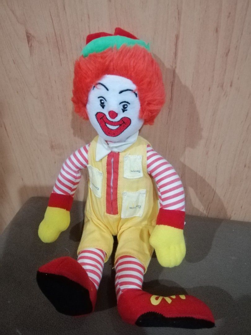 Vintage Mcdo plushies year 1999 (Category: Designer & Blind Box Toys) located in Quezon City. Submitted by goldencity1964 (Listing ID 1464358404, Image 1). Description: Vintage Mcdo plushies Yeat released 1999 WYSIWYG Scan picture please.