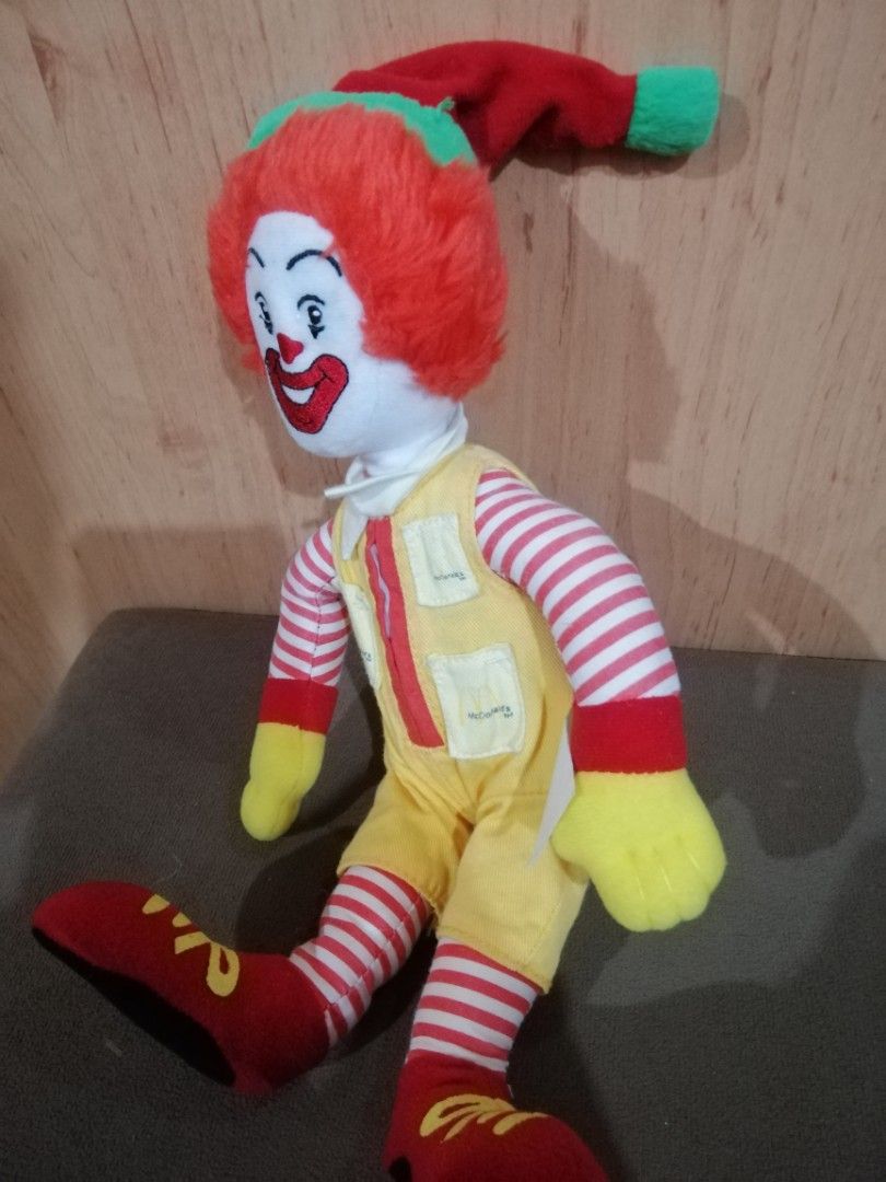 Vintage Mcdo plushies year 1999 (Category: Designer & Blind Box Toys) located in Quezon City. Submitted by goldencity1964 (Listing ID 1464358404, Image 2). Description: Vintage Mcdo plushies Yeat released 1999 WYSIWYG Scan picture please.
