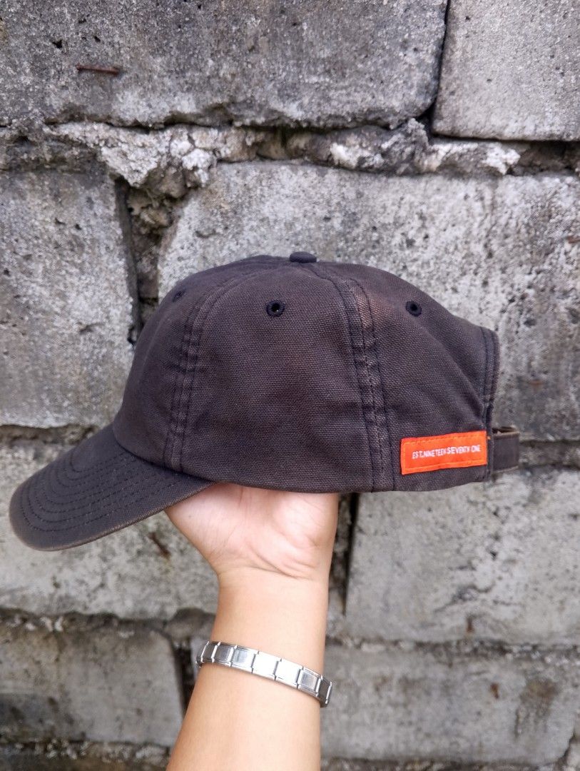 VINTAGE NIKE "EST. NINETEEN SEVENTY ONE" EMBROIDERED CAP (Category: Caps & Hats) located in Baliuag. Submitted by retrovault83 (Listing ID 1464542913, Image 2). Description: ​✨ Condition: 7.5–8/10 – Good Preloved / Vintage Condition (Nice vintage wash/fading) ​📏 Size & Fit: • Size: One Size Fits All (OSFA) / Unisex • Adjustable metal buckle back strap ​✅ Product Details & Features: • Script "Nike" front embroidery • Dark charcoal/faded brown hea