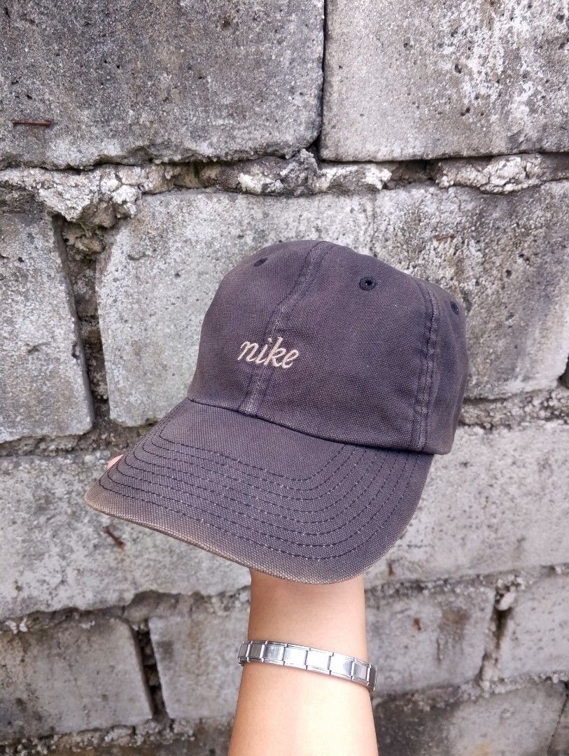 VINTAGE NIKE "EST. NINETEEN SEVENTY ONE" EMBROIDERED CAP (Category: Caps & Hats) located in Baliuag. Submitted by retrovault83 (Listing ID 1464542913, Image 1). Description: ​✨ Condition: 7.5–8/10 – Good Preloved / Vintage Condition (Nice vintage wash/fading) ​📏 Size & Fit: • Size: One Size Fits All (OSFA) / Unisex • Adjustable metal buckle back strap ​✅ Product Details & Features: • Script "Nike" front embroidery • Dark charcoal/faded brown hea
