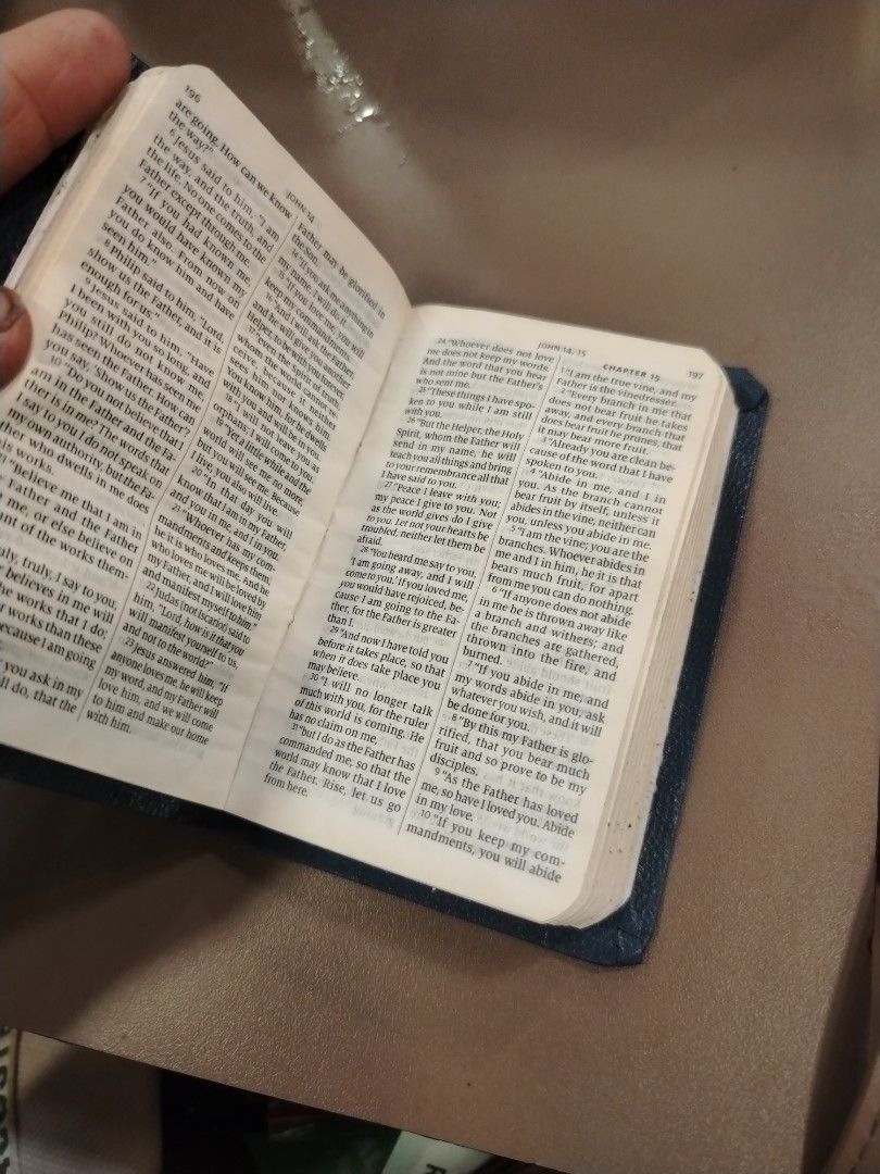 Vintage pocket Holy Bible new testament (Category: Religious Items) located in Manila. Submitted by billionare (Listing ID 1464514357, Image 2). Description: vintage pocket Holy Bible new testament bible collection.