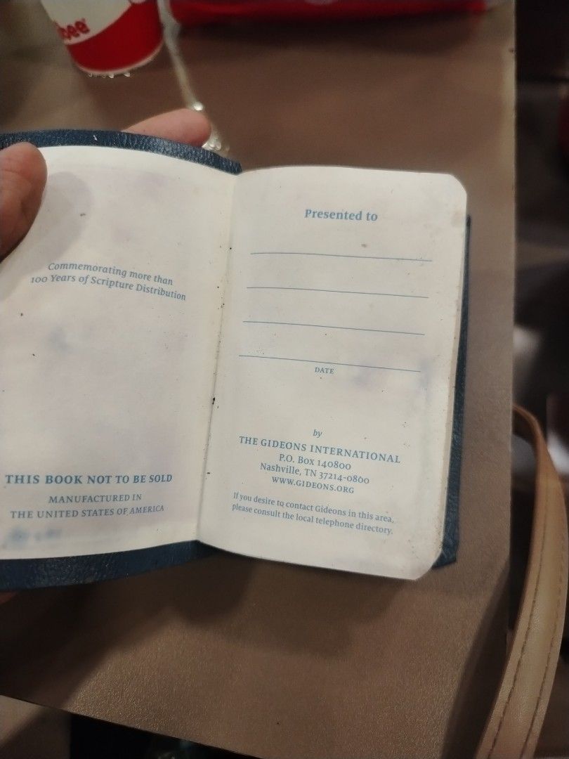 Vintage pocket Holy Bible new testament (Category: Religious Items) located in Manila. Submitted by billionare (Listing ID 1464514357, Image 3). Description: vintage pocket Holy Bible new testament bible collection.