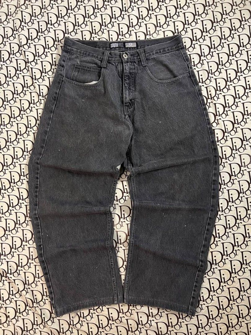 VINTAGE SOUTHPOLE GREY TABS BAGGY PANTS (Category: Jeans) located in Manila. Submitted by temetrius_husslin (Listing ID 1464513331, Image 1). Description: BRAND: VINTAGE SOUTHPOLE GREY TABS BAGGY PANTS SIZE: W-34/L-40/T-14/LO-10 NEGOTIABLE FOR SURE BUYER✅ OVERALL CONDITION: GOOD ISSUE: MINIMAL PAINT STAIN DOT AND MINIMAL HEELDRAG‼️ COLOR RATE: 10/10 📩 DM FOR INQUIRIES AND FOR MORE DETAILS! ACT FAST! ONCE SOLD, GONE FOREVER. 🚚 Delivery: J&T Expr