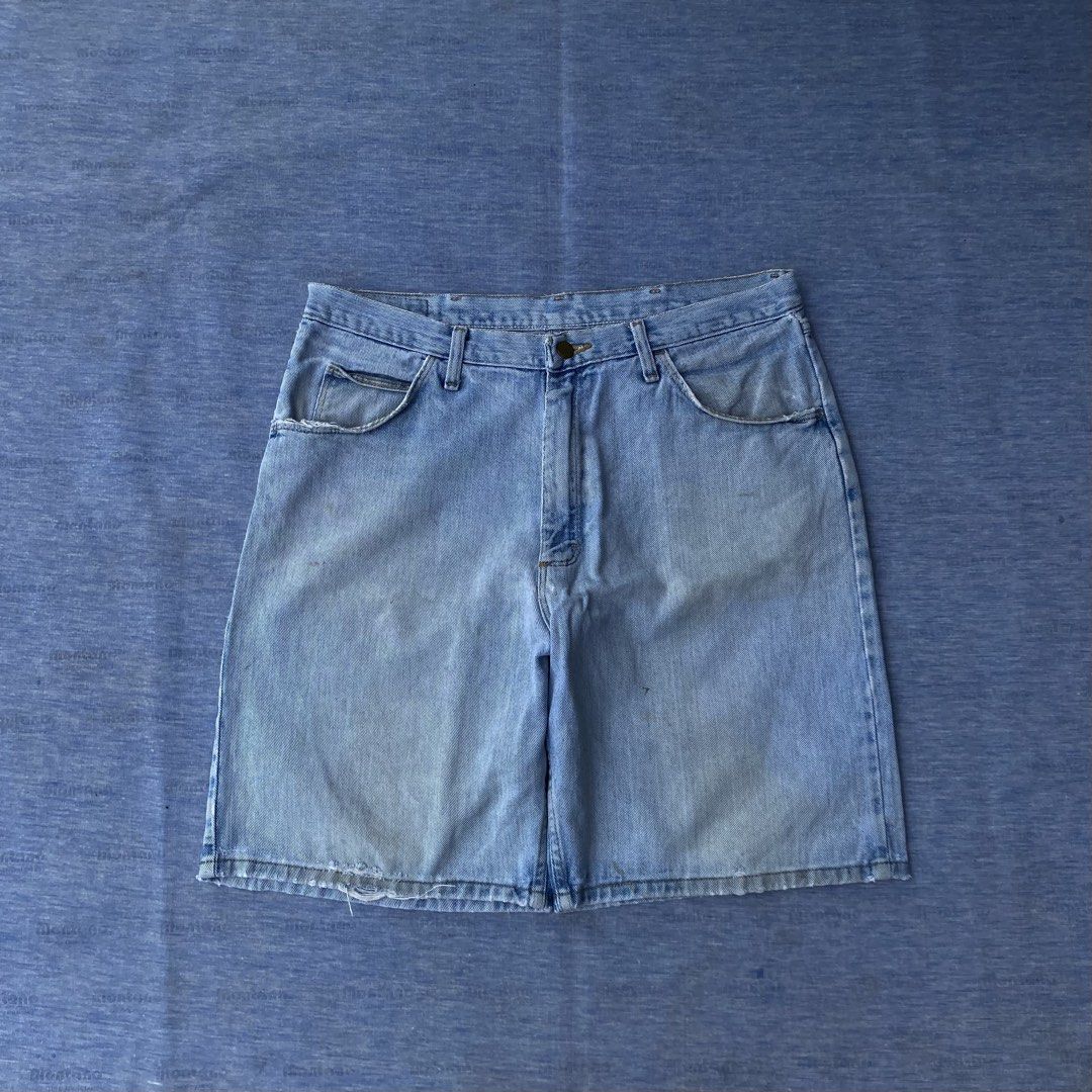 VINTAGE WRANGLER JORTS (Category: Shorts) located in Angeles City. Submitted by stephen52790 (Listing ID 1464493107, Image 2). Description: 🟥VINTAGE WRANGLER JORTS (INCH) Waist: 36 Length: 21 Thigh: 14.5 Leg opening: 12 •Good/Excellent condition •Hard denim •Vintage •Issue: Minimal stain, distress on hem, and crack patch Price: 350PHP.