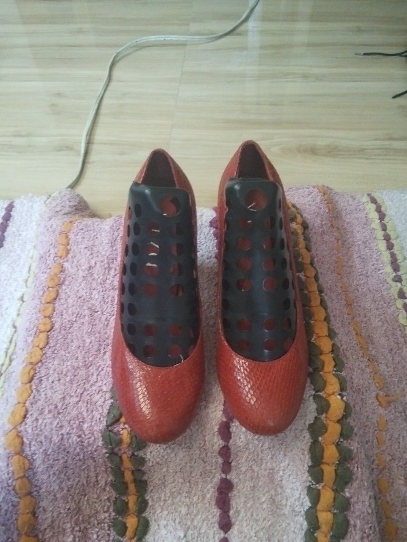Viva Red Snake skin heels (Category: Heels) located in Calasiao. Submitted by alluringvenus.thriftshop (Listing ID 1464409286, Image 1). Description: very good condition brand new with price tags.